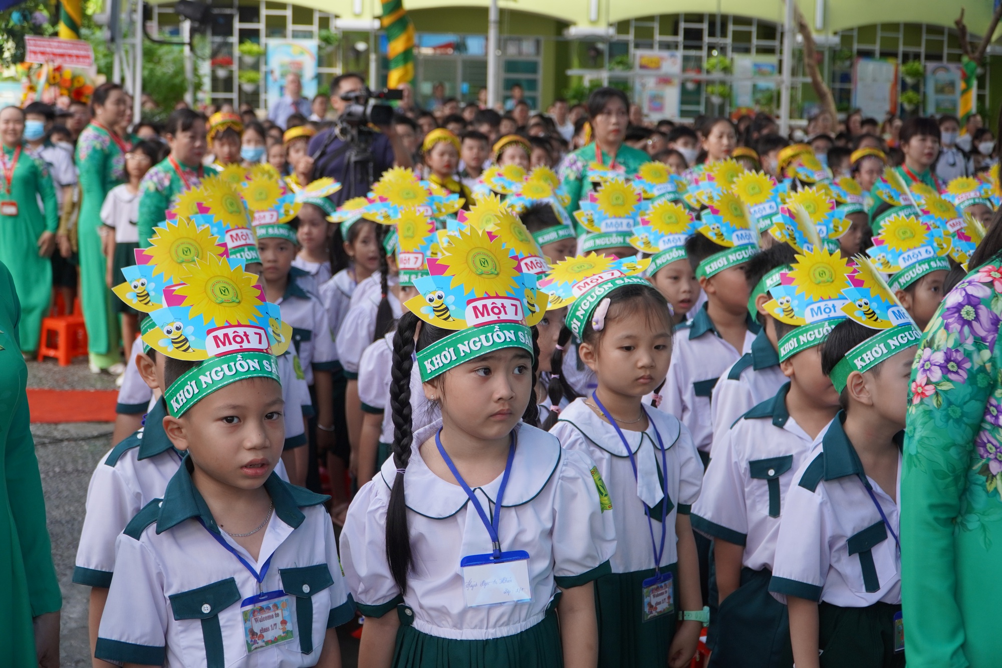 Trường Tiểu học Lương Thế Vinh đón nhận Huân chương, rộn ràng khai giảng - Ảnh 10.