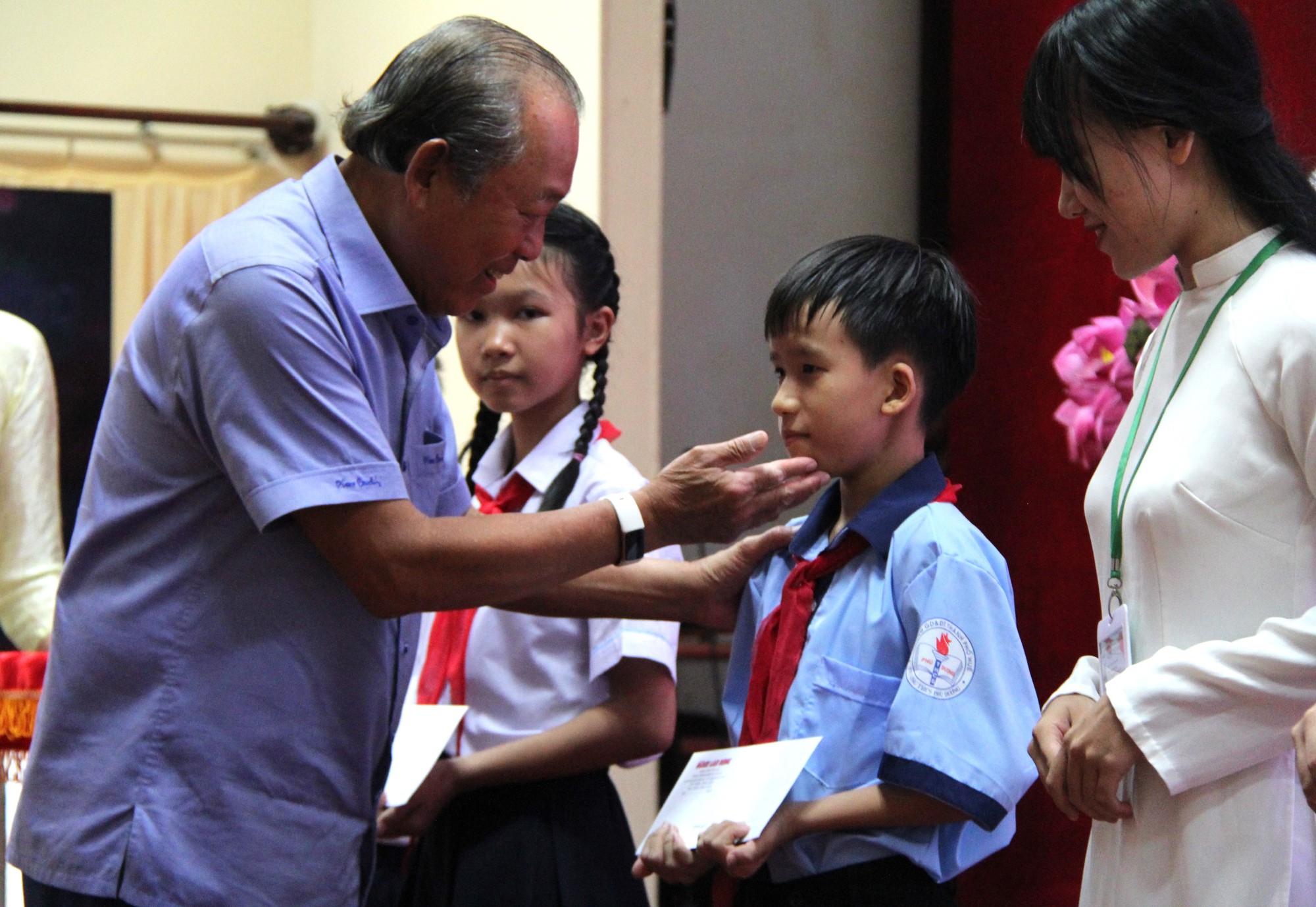 15.000 lá cờ Tổ quốc và 100 suất học bổng đến với Thừa Thiên – Huế - Ảnh 5.