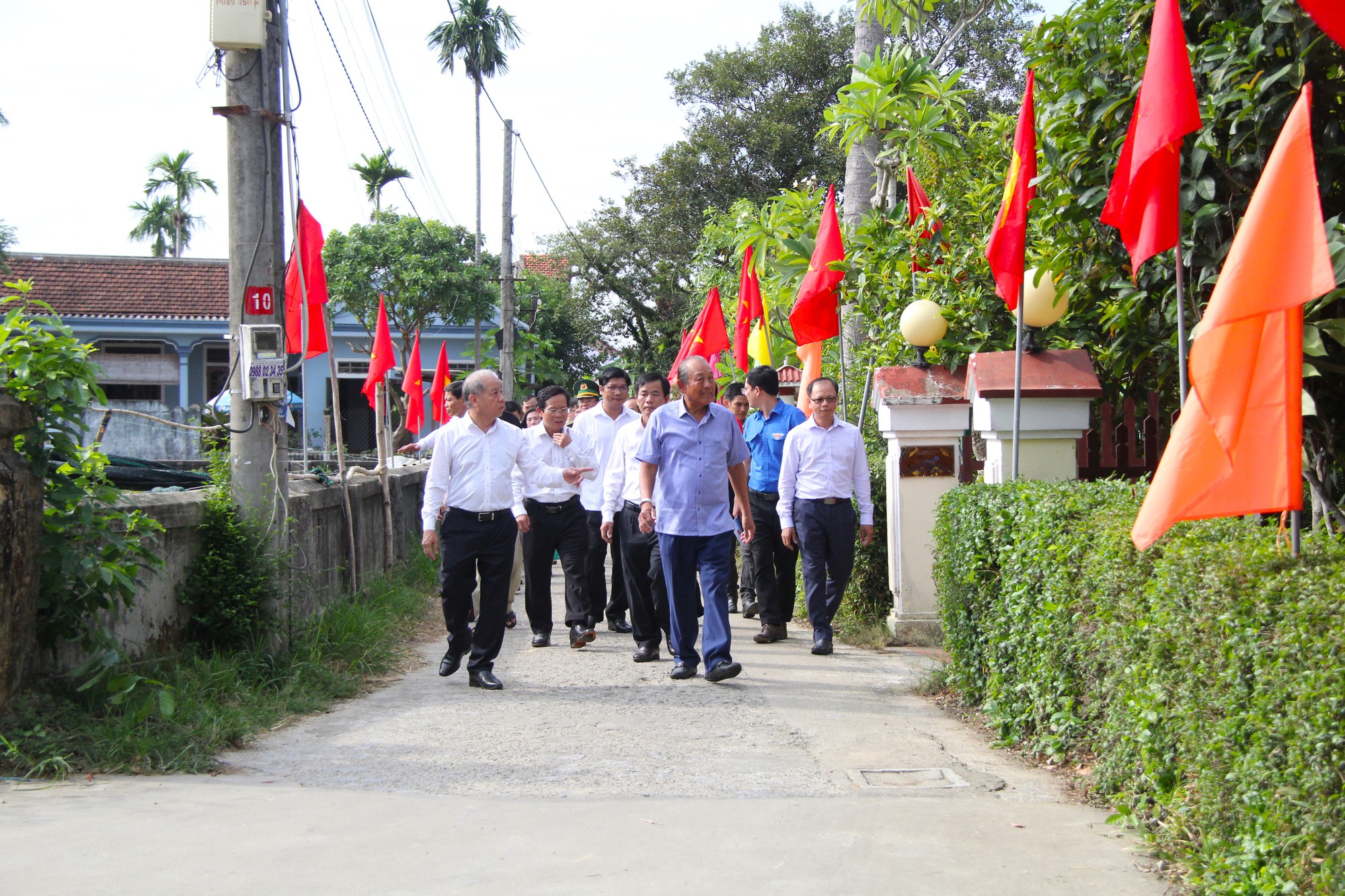 15.000 lá cờ Tổ quốc và 100 suất học bổng đến với Thừa Thiên – Huế - Ảnh 15.