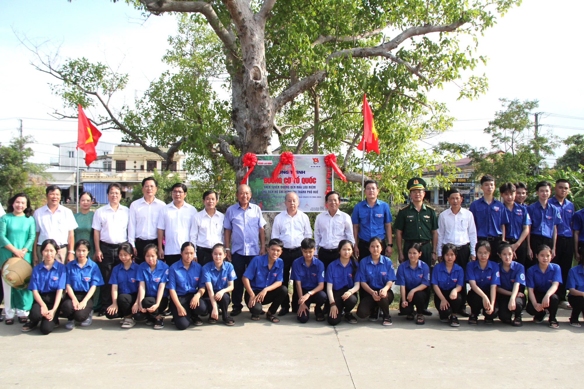 15.000 lá cờ Tổ quốc và 100 suất học bổng đến với Thừa Thiên – Huế - Ảnh 13.