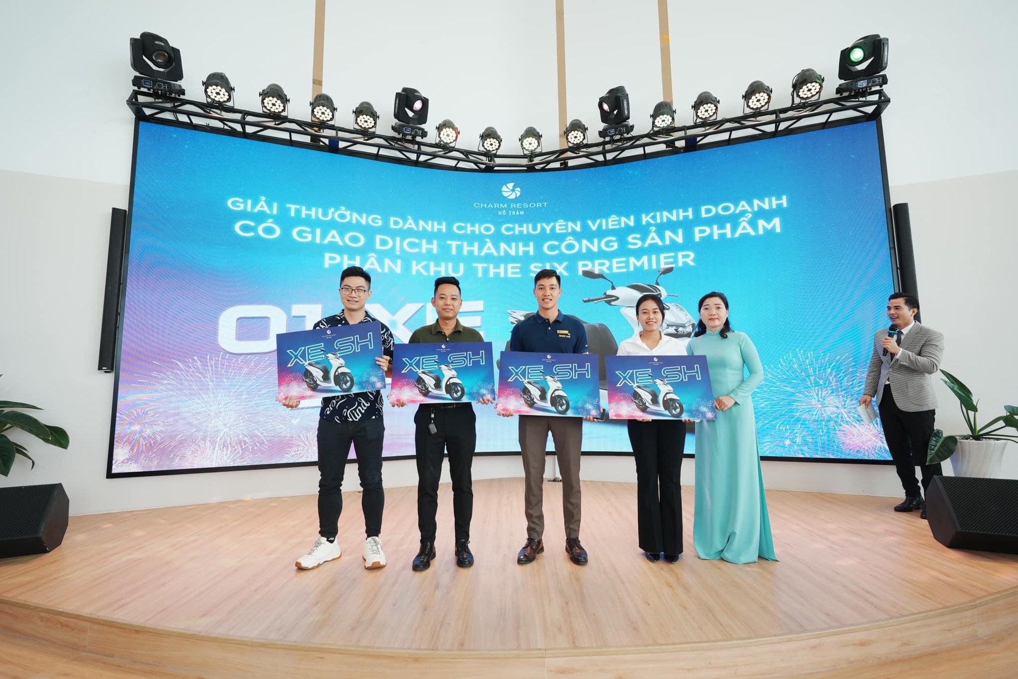 Cơn mưa lớn không thể giảm nhiệt Let’s Charm Fest 2023 - Ảnh 8.