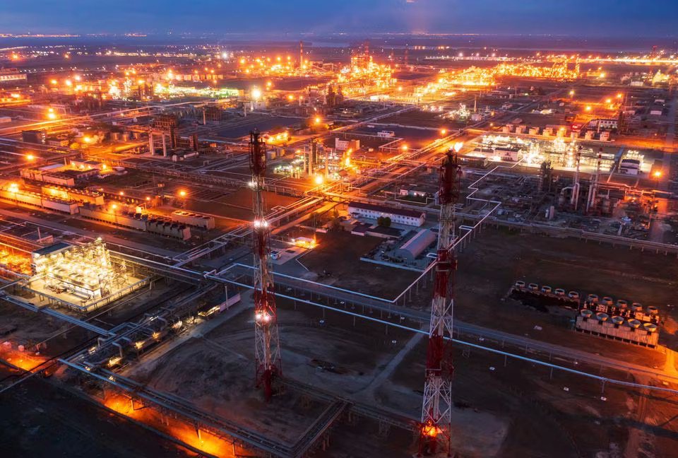 Saudi Arabia and Russia continue to cut oil production - Photo 1.