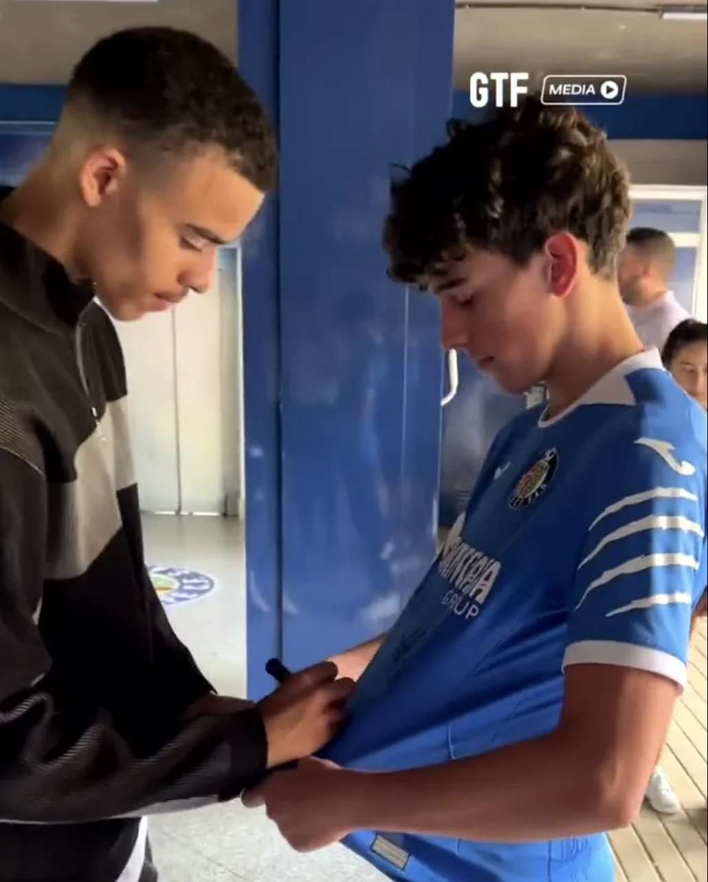 Mason Greenwood chào sân Getafe, cổ động viên háo hức đón cựu tuyển thủ Anh - Ảnh 5.