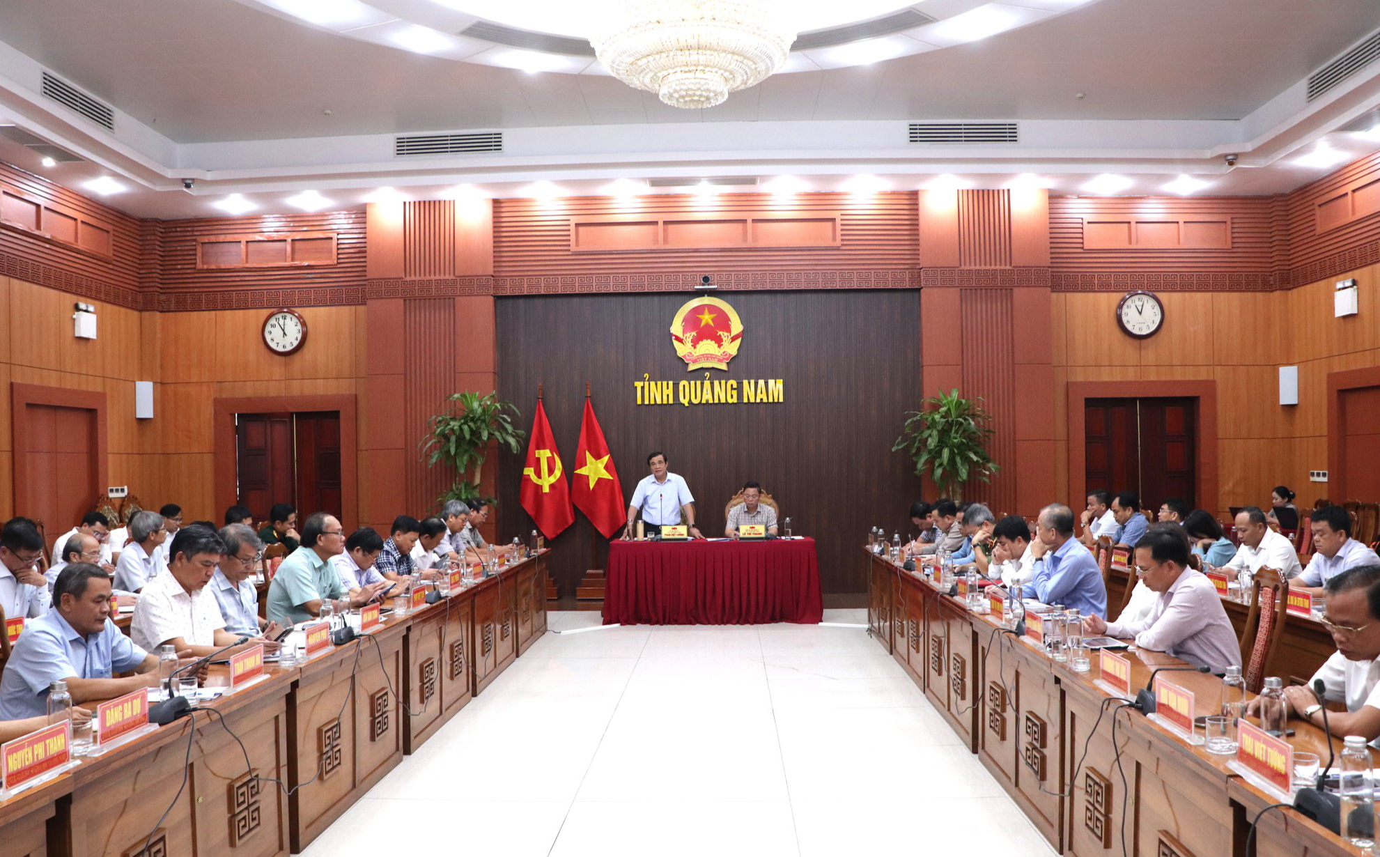 Bí thư, Chủ tịch UBND tỉnh Quảng Nam chỉ đạo gỡ khó cho doanh nghiệp - Ảnh 1.