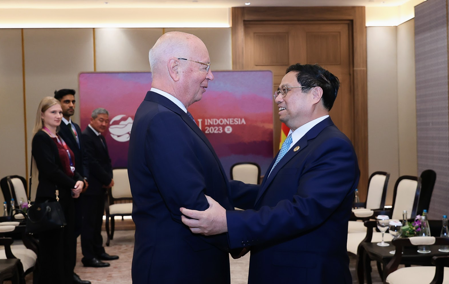 Chủ tịch Schwab mời Thủ tướng Phạm Minh Chính dự WEF Davos 2024