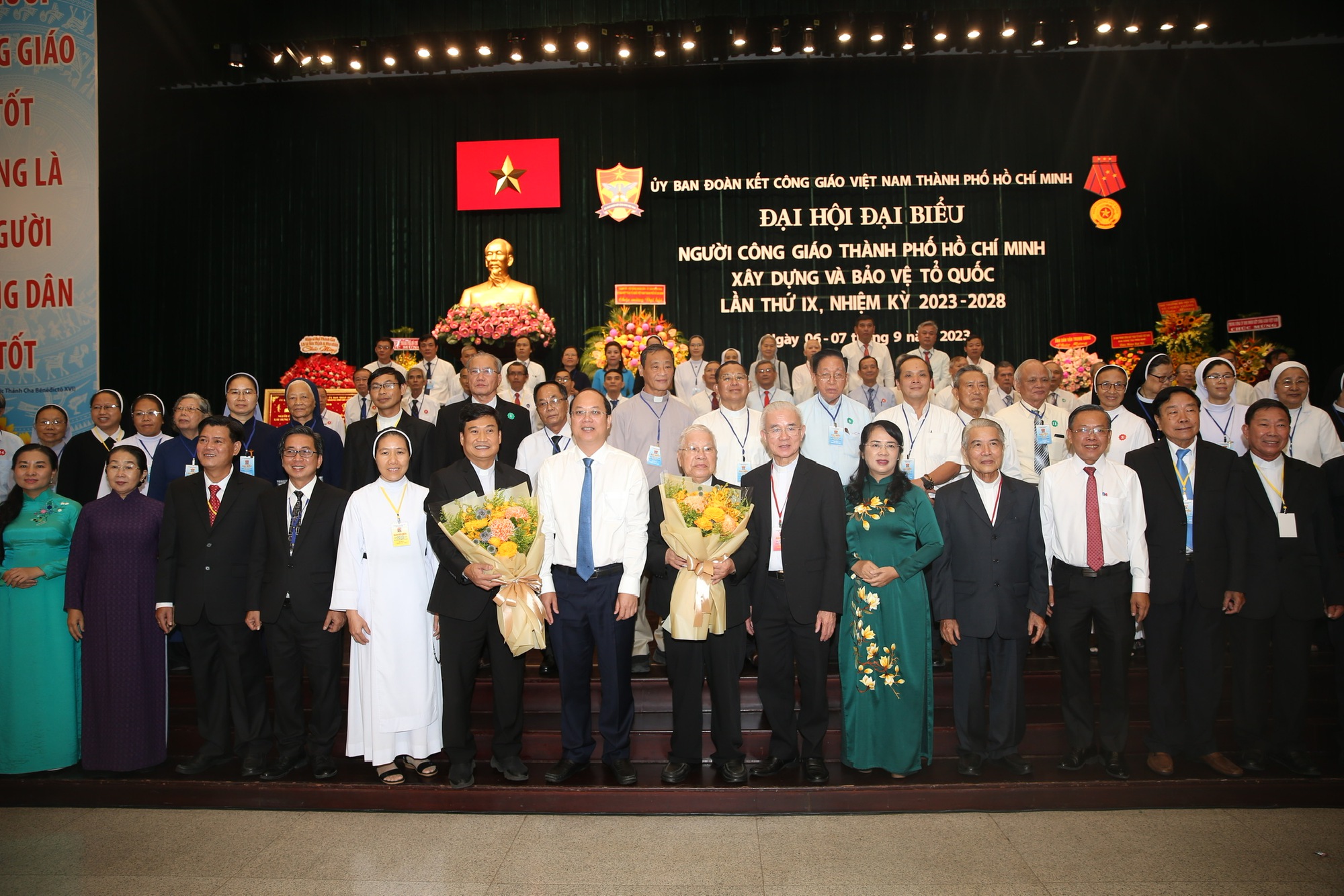 Linh mục Đinh Ngọc Lễ làm Chủ tịch Ủy ban Đoàn kết Công giáo Việt Nam TP HCM - Ảnh 4.