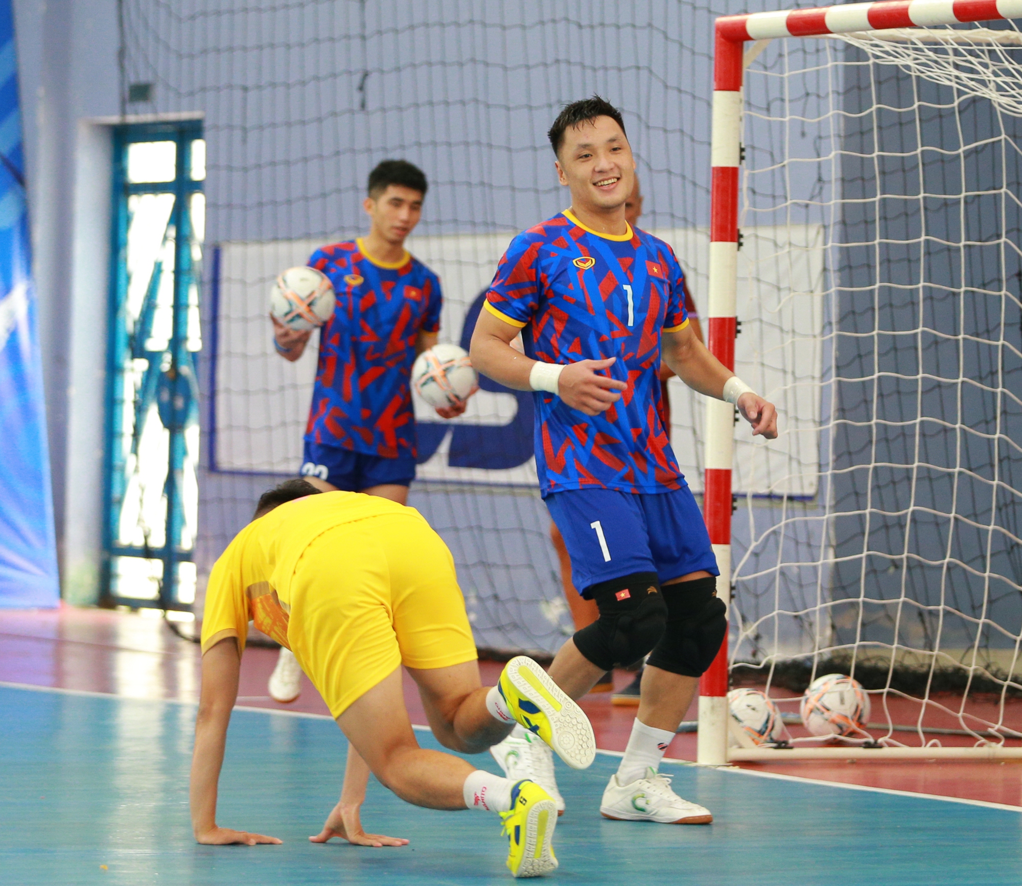 HLV tuyển Futsal Việt Nam tập trung cải thiện lối chơi cá nhân cho học trò - Ảnh 9.