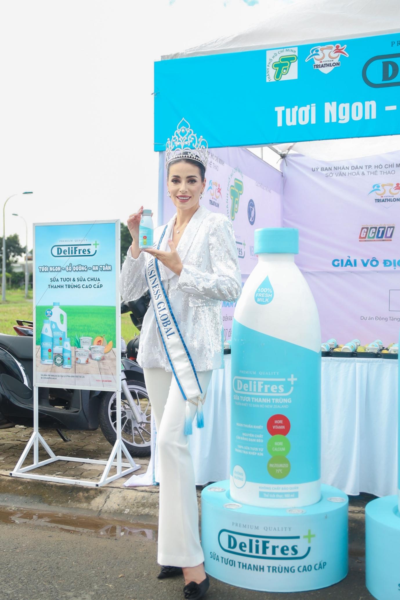 កញ្ញា Alisa Miskovska ផ្សព្វផ្សាយផលិតផលទឹកដោះគោម៉ាក Delifres + រូបថត ១. Hoa Hậu Alisa Miskovska quảng bá nhãn hàng sữa Delifres + - Ảnh 1.