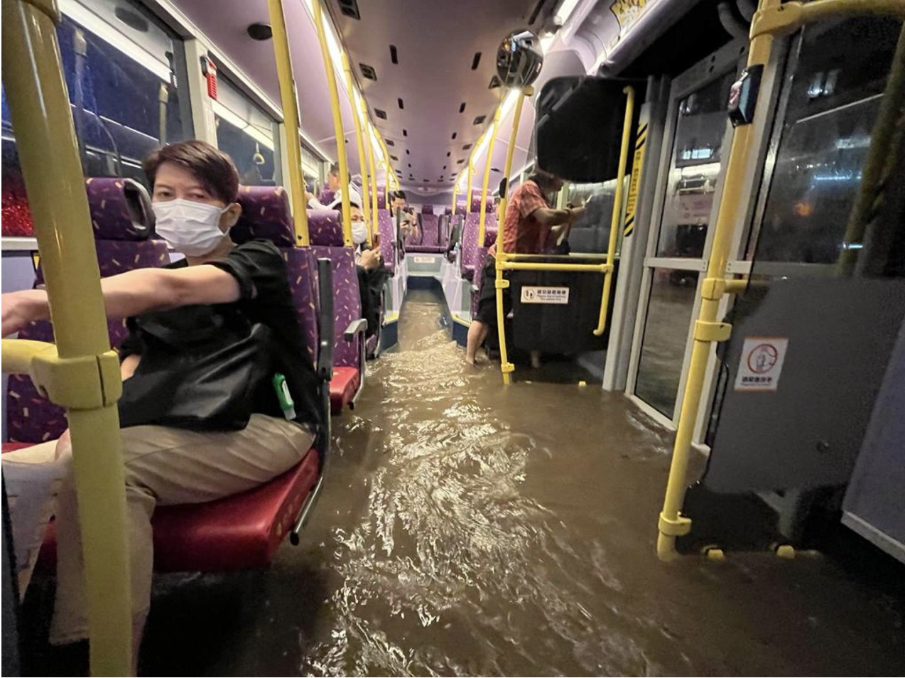 Close-up of the terrible flood in Hong Kong - photo 14.