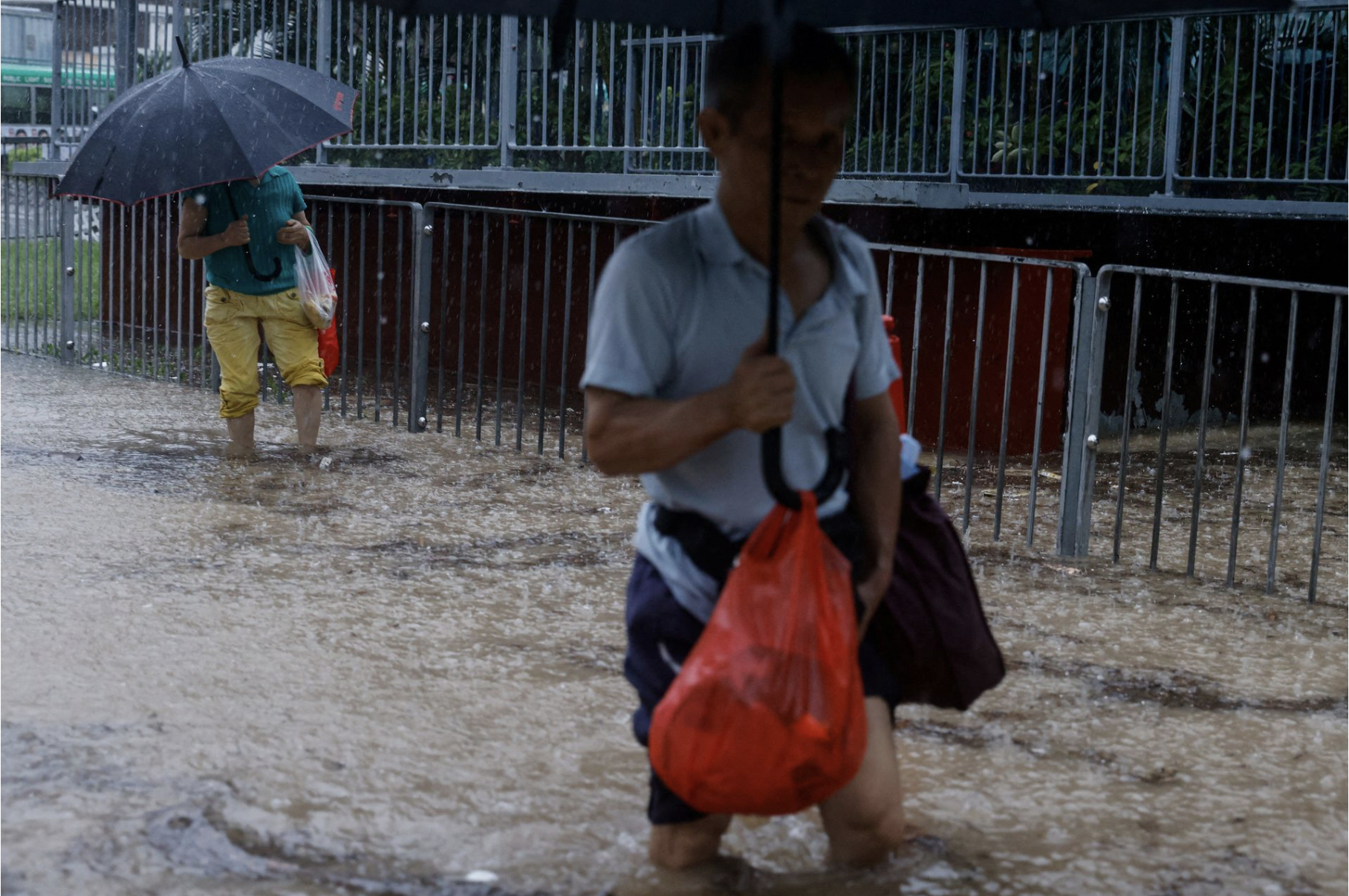 Close-up of the terrible flood in Hong Kong - photo 17.