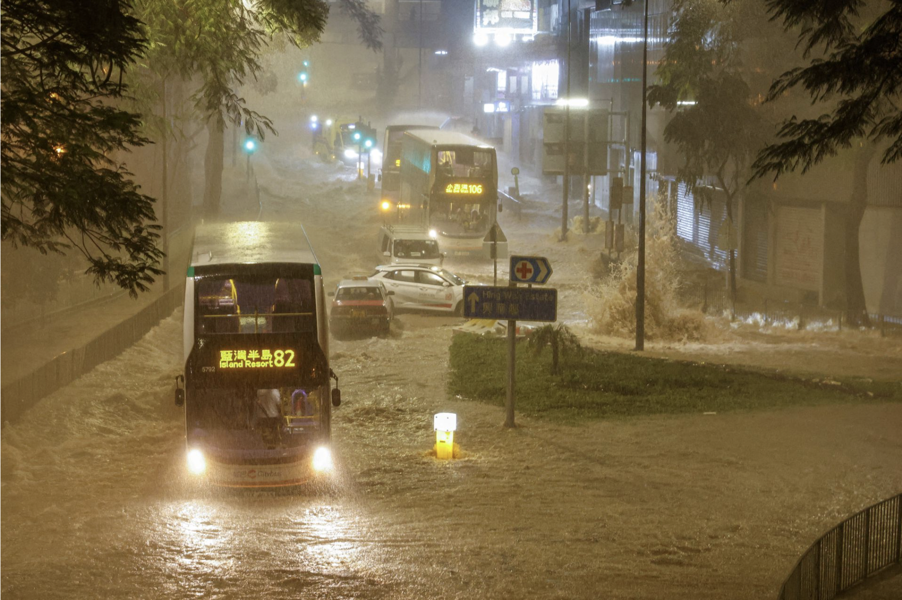 Close-up of the terrible flood in Hong Kong - photo 19.