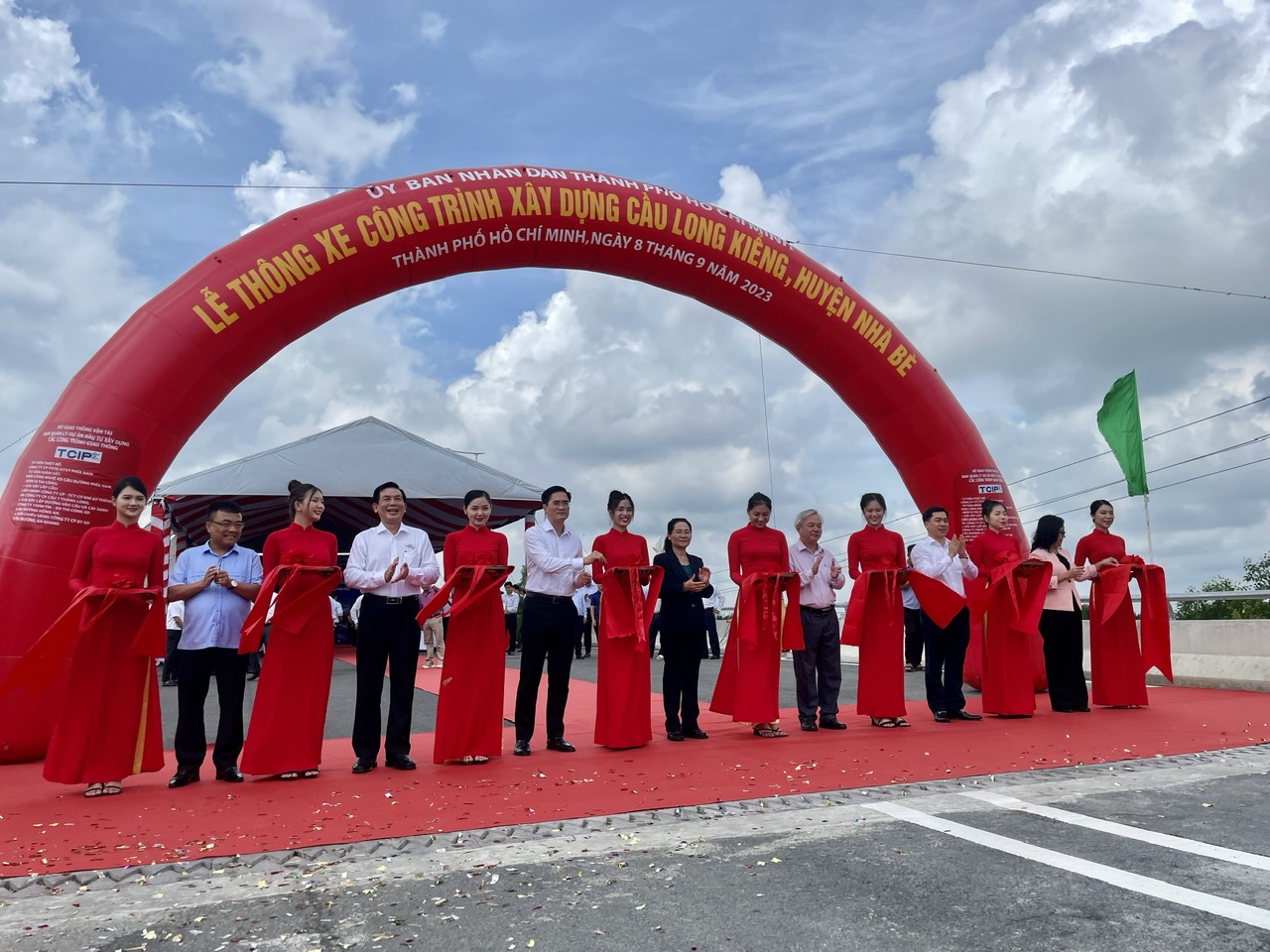 CLIP: Chính thức thông xe cầu Long Kiểng sau 22 năm chờ đợi - Ảnh 2. CLIP: Chính thức thông xe cầu Long Kiểng sau 22 năm chờ đợi - Ảnh 2.