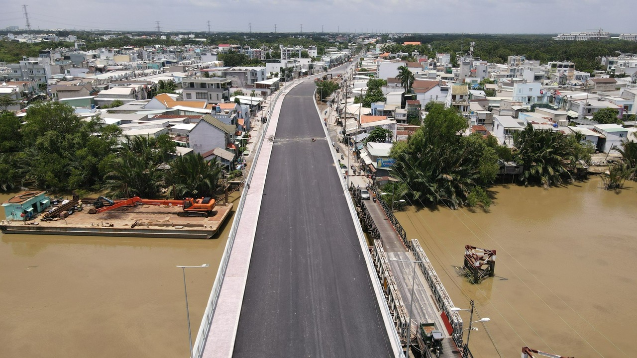 CLIP: Chính thức thông xe cầu Long Kiểng sau 22 năm chờ đợi - Ảnh 8. CLIP: Chính thức thông xe cầu Long Kiểng sau 22 năm chờ đợi - Ảnh 8.