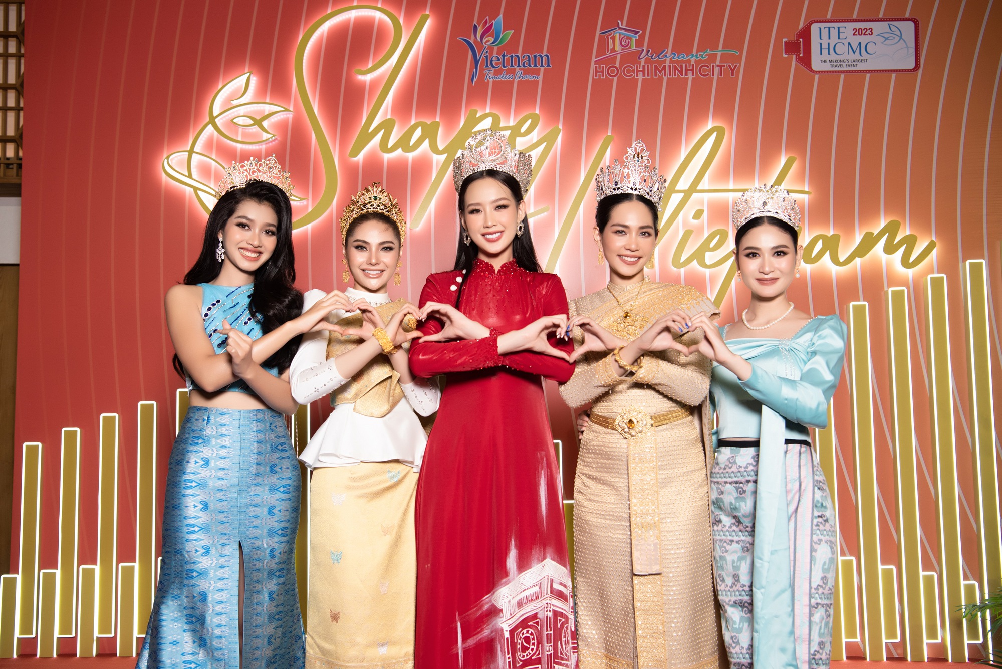 TP HCM: Hoa hậu 5 nước tham quan, trải nghiệm làm muối ở đảo Thiềng Liềng - Ảnh 5.