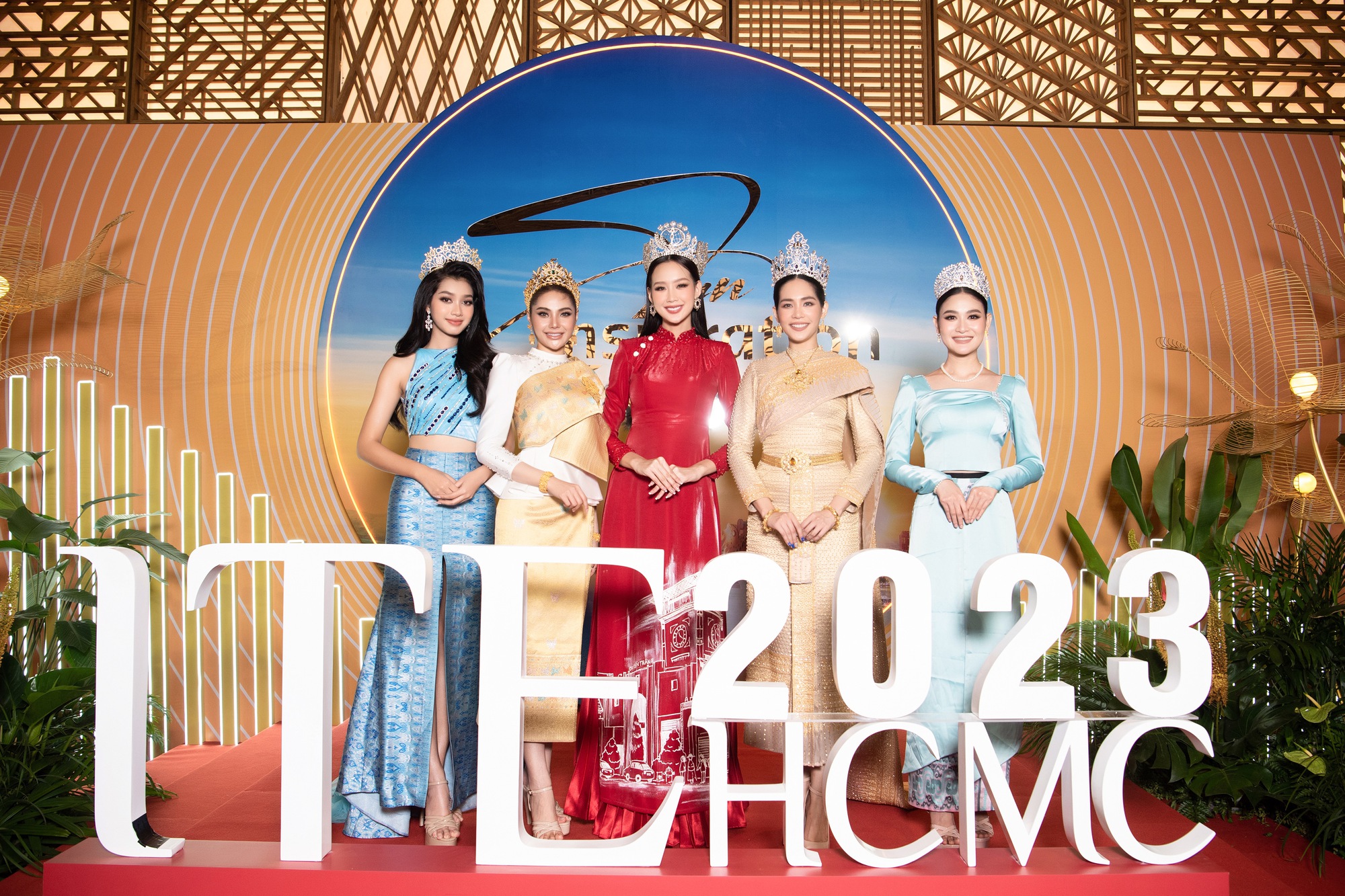 TP HCM: Hoa hậu 5 nước tham quan, trải nghiệm làm muối ở đảo Thiềng Liềng - Ảnh 3.