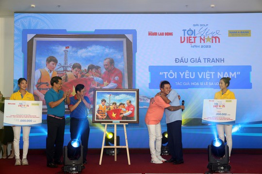 Giải Golf Tôi yêu Việt Nam: Ca sĩ Tuấn Hưng đấu giá thành công bức tranh 300 triệu đồng - Ảnh 3.