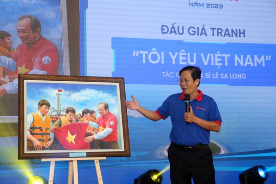 Giải Golf Tôi yêu Việt Nam: Ca sĩ Tuấn Hưng đấu giá thành công bức tranh 300 triệu đồng - Ảnh 1.