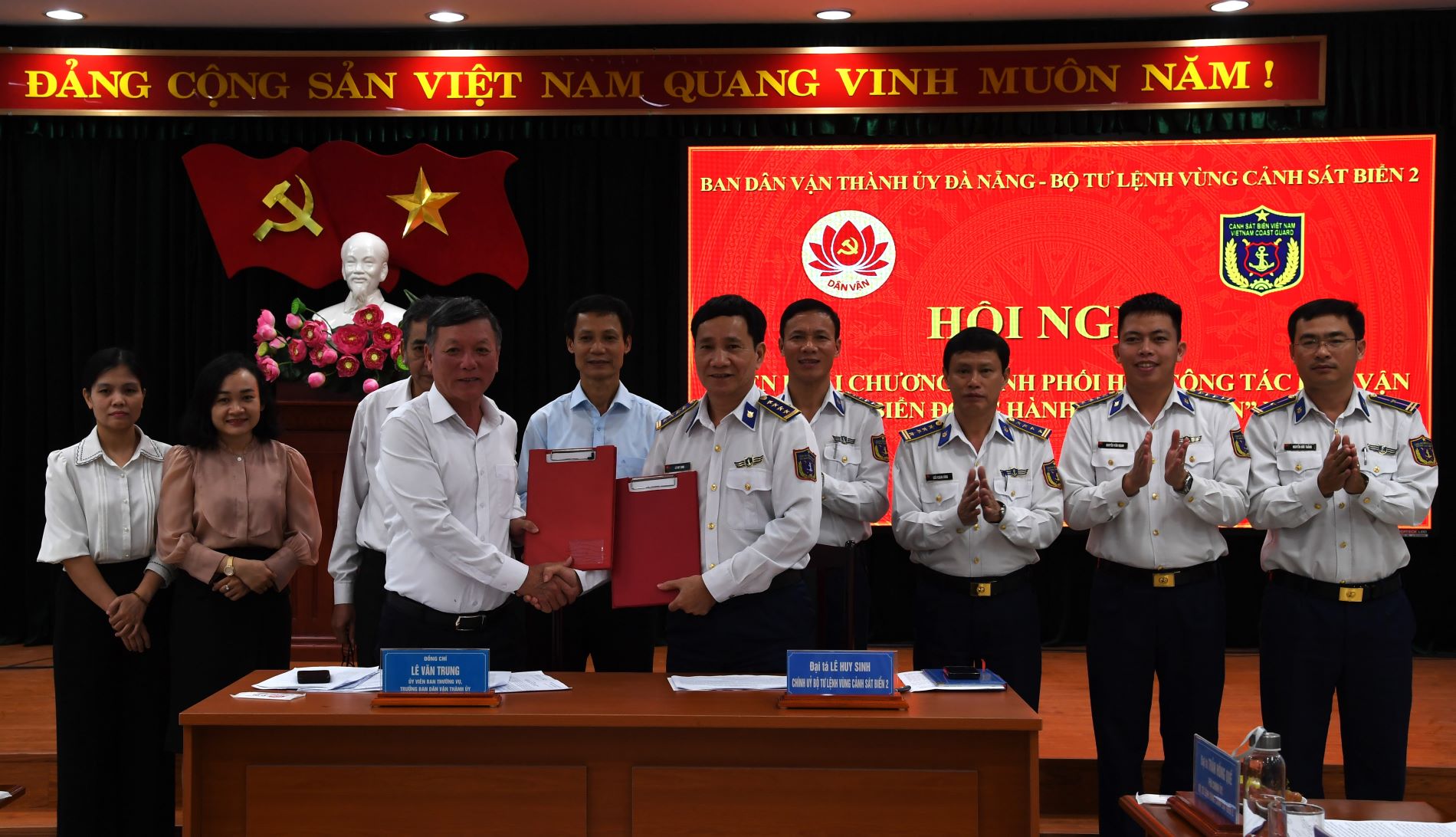 Bộ Tư lệnh Vùng Cảnh sát biển 2 thăm ngư dân, đồng bào dân tộc thiểu số Đà Nẵng- Ảnh 1.