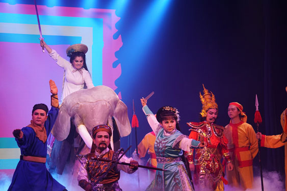Vở “Ngược dòng Tây Sơn” của Nhà hát Trần Hữu Trang