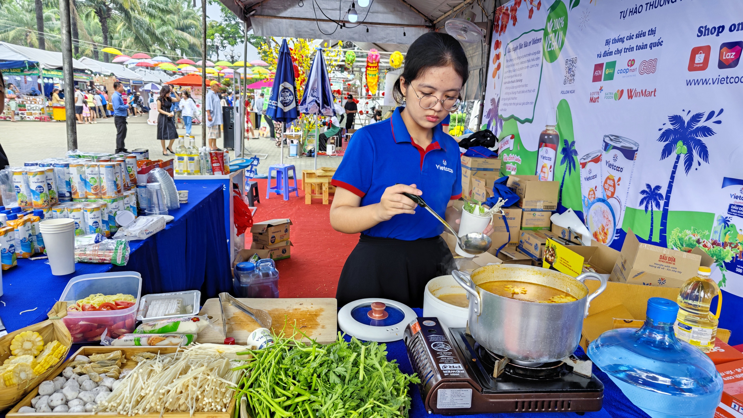 Cidade de Ho Chi Minh: Aproveite muitos pratos vegetarianos com preços a partir de 5.000 VND no Festival de Comida Vegetariana - Foto 3. TP HCM: Thưởng thức nhiều món chay giá từ 5.000 đồng tại Lễ hội Ẩm thực chay- Ảnh 3.