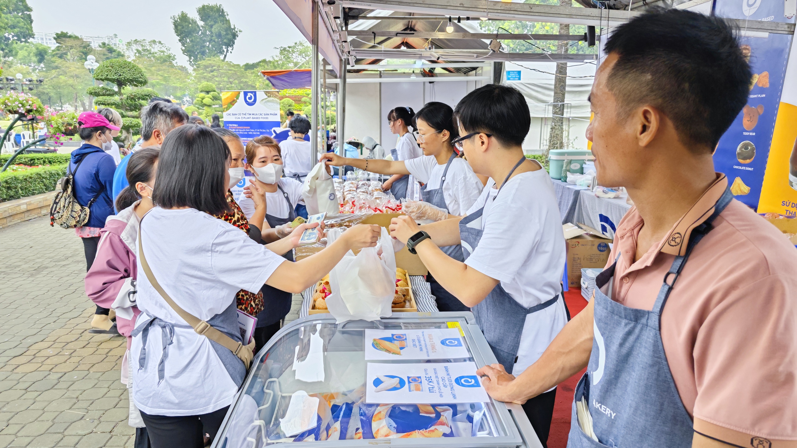 Cidade de Ho Chi Minh: Aproveite muitos pratos vegetarianos com preços a partir de 5.000 VND no Festival de Comida Vegetariana - Foto 9. TP HCM: Thưởng thức nhiều món chay giá từ 5.000 đồng tại Lễ hội Ẩm thực chay- Ảnh 9.
