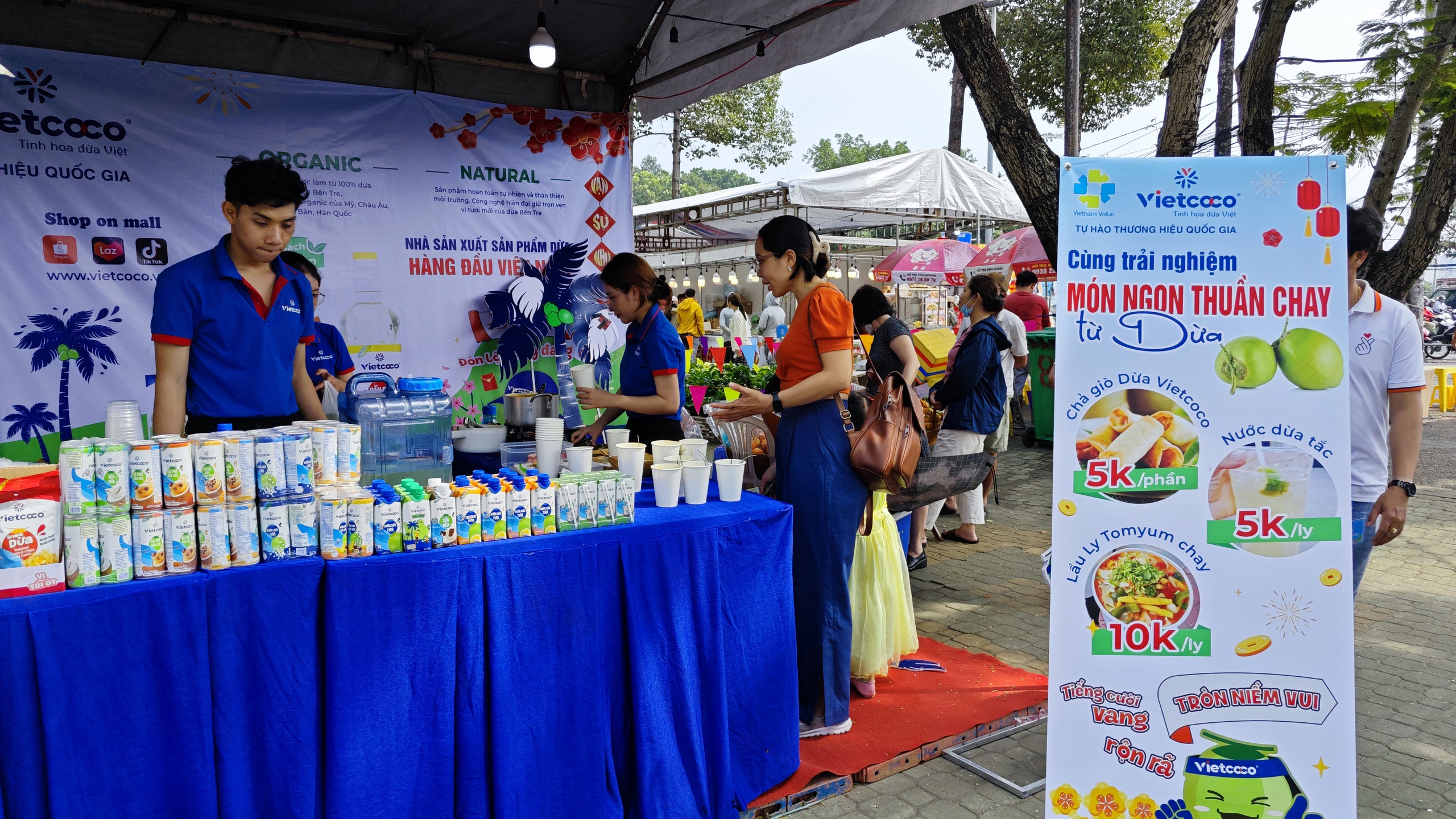 Cidade de Ho Chi Minh: Aproveite muitos pratos vegetarianos com preços a partir de 5.000 VND no Festival de Comida Vegetariana - Foto 2. TP HCM: Thưởng thức nhiều món chay giá từ 5.000 đồng tại Lễ hội Ẩm thực chay- Ảnh 2.