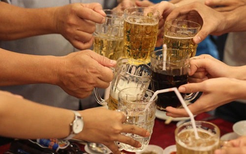 Ép buộc người khác uống rượu, bia có bị phạt?