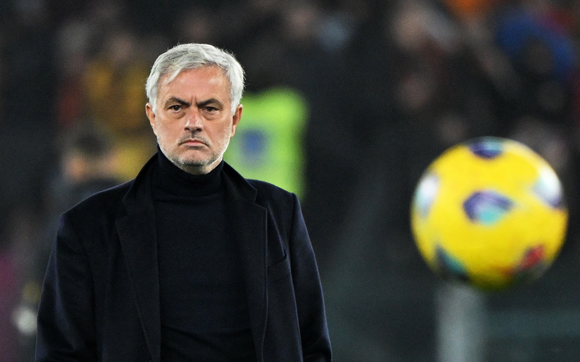 AS Roma sa thải HLV Mourinho