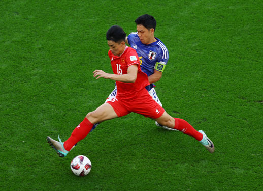Nguyễn Đình Bắc (số 15) ngôi sao mới của bóng đá Việt Nam.Ảnh: REUTERS