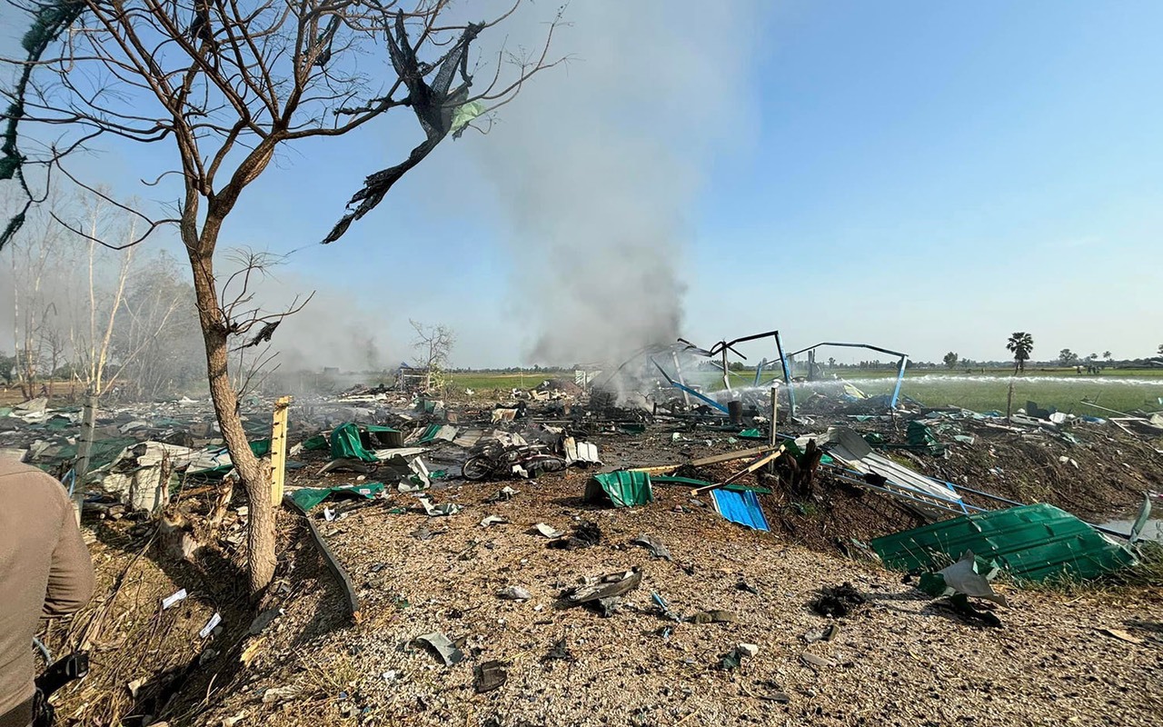 Nổ nhà máy pháo hoa ở Thái Lan, ít nhất 20 người chết