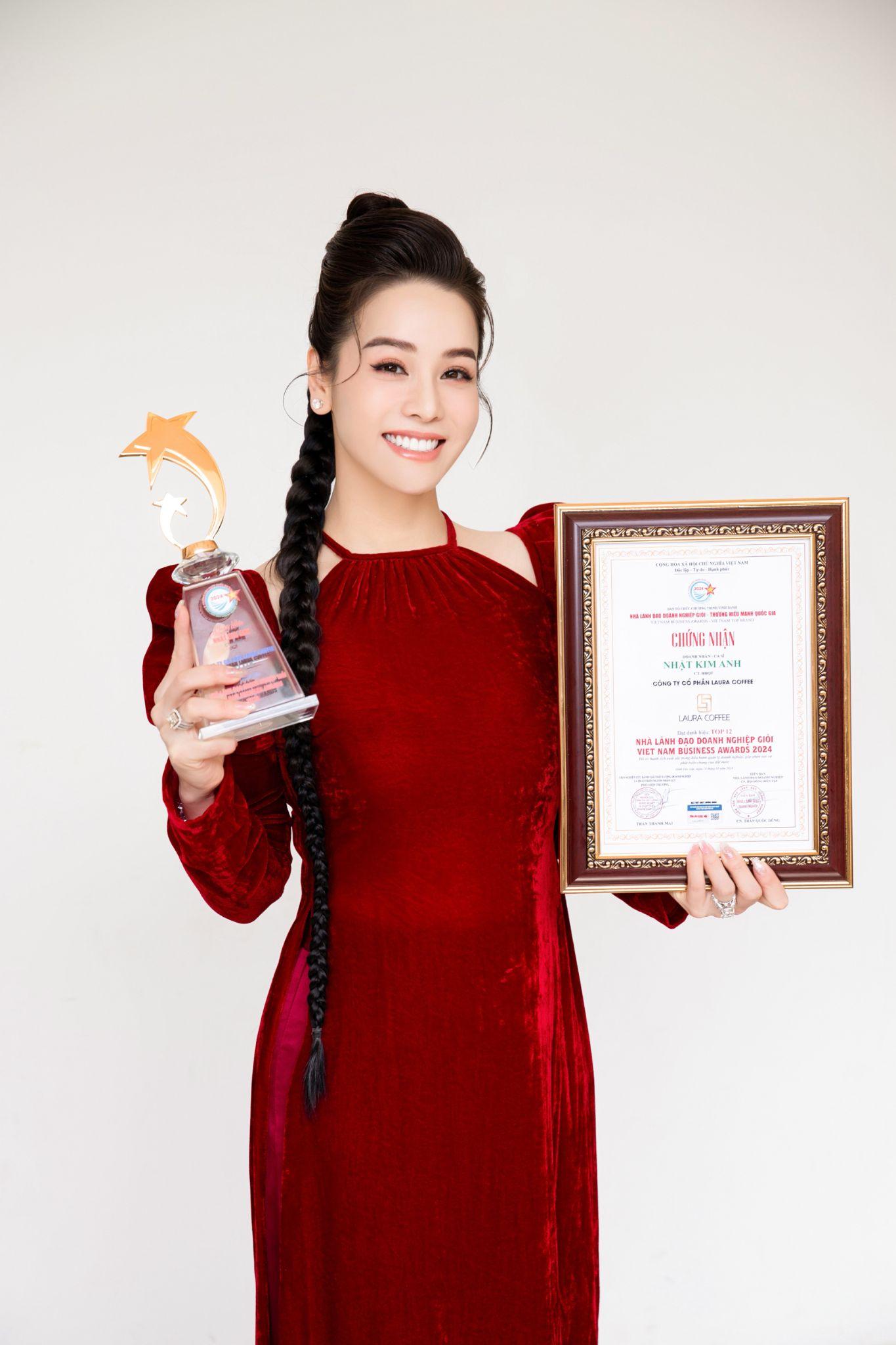 Nhật Kim Anh cùng Laura Coffee nhận vinh danh tại Thương hiệu mạnh Quốc gia 2024- Ảnh 3.