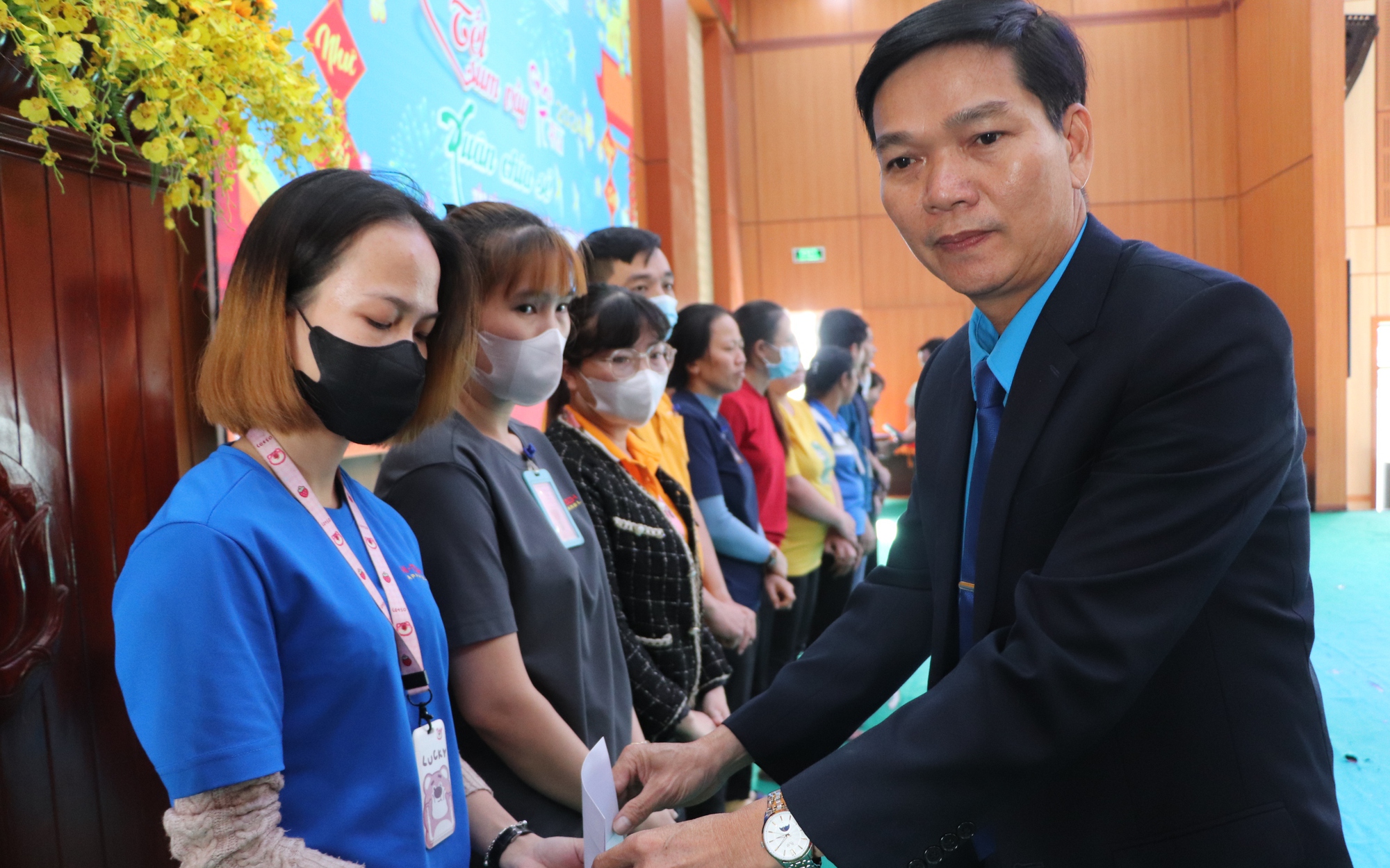 LĐLĐ huyện Duy Xuyên trao 753 suất quà Tết cho đoàn viên, lao động