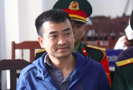 Vụ Việt Á: Hai cựu bộ trưởng Nguyễn Thanh Long, Chu Ngọc Anh hầu toà- Ảnh 3.