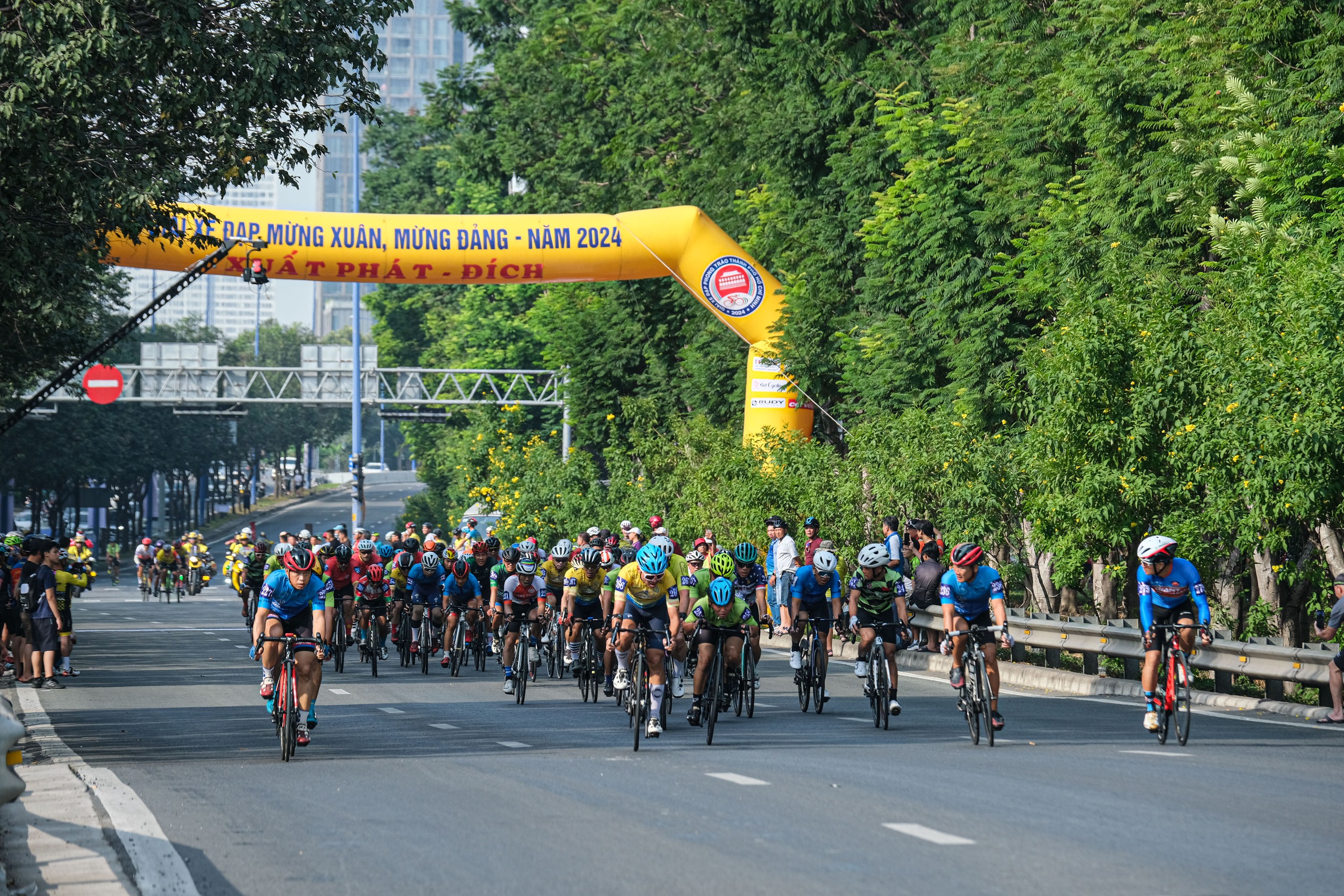 Hấp dẫn Giải đua Xe đạp phong trào TP HCM "Mừng Xuân - mừng Đảng 2024"- Ảnh 2.