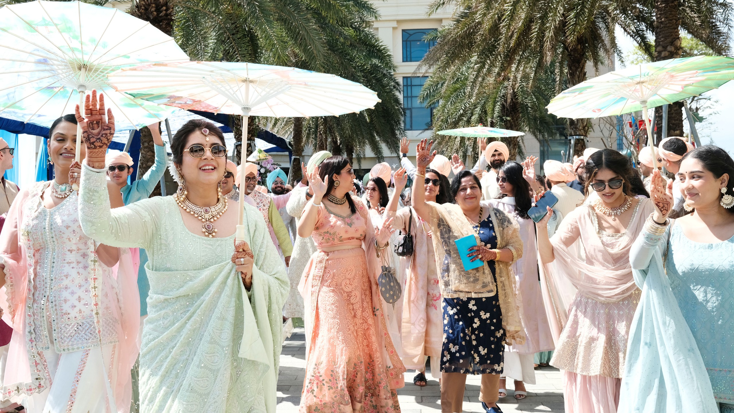 Cận cảnh đám cưới xa hoa của tỉ phú Ấn Độ tại resort sang trọng ở Đà Nẵng- Ảnh 2.