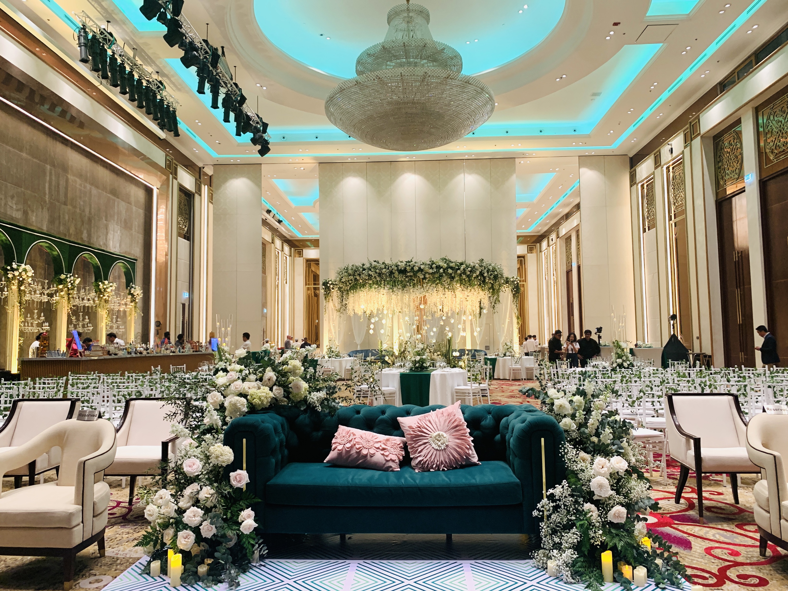 Cận cảnh đám cưới xa hoa của tỉ phú Ấn Độ tại resort sang trọng ở Đà Nẵng- Ảnh 6.