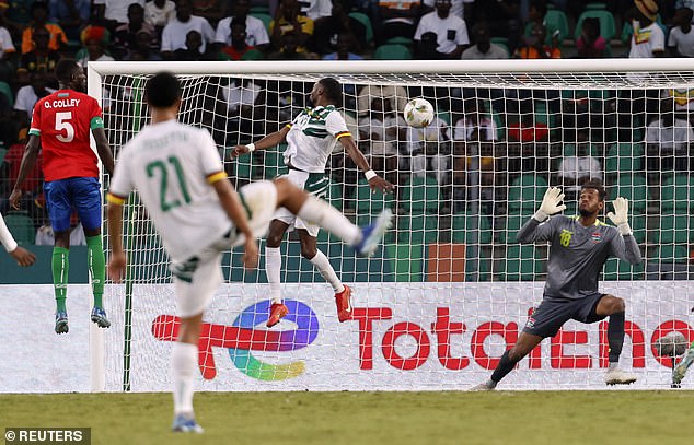 Cựu vô địch Algeria bị loại sốc, Cameroon lách qua vòng bảng AFCON- Ảnh 2.