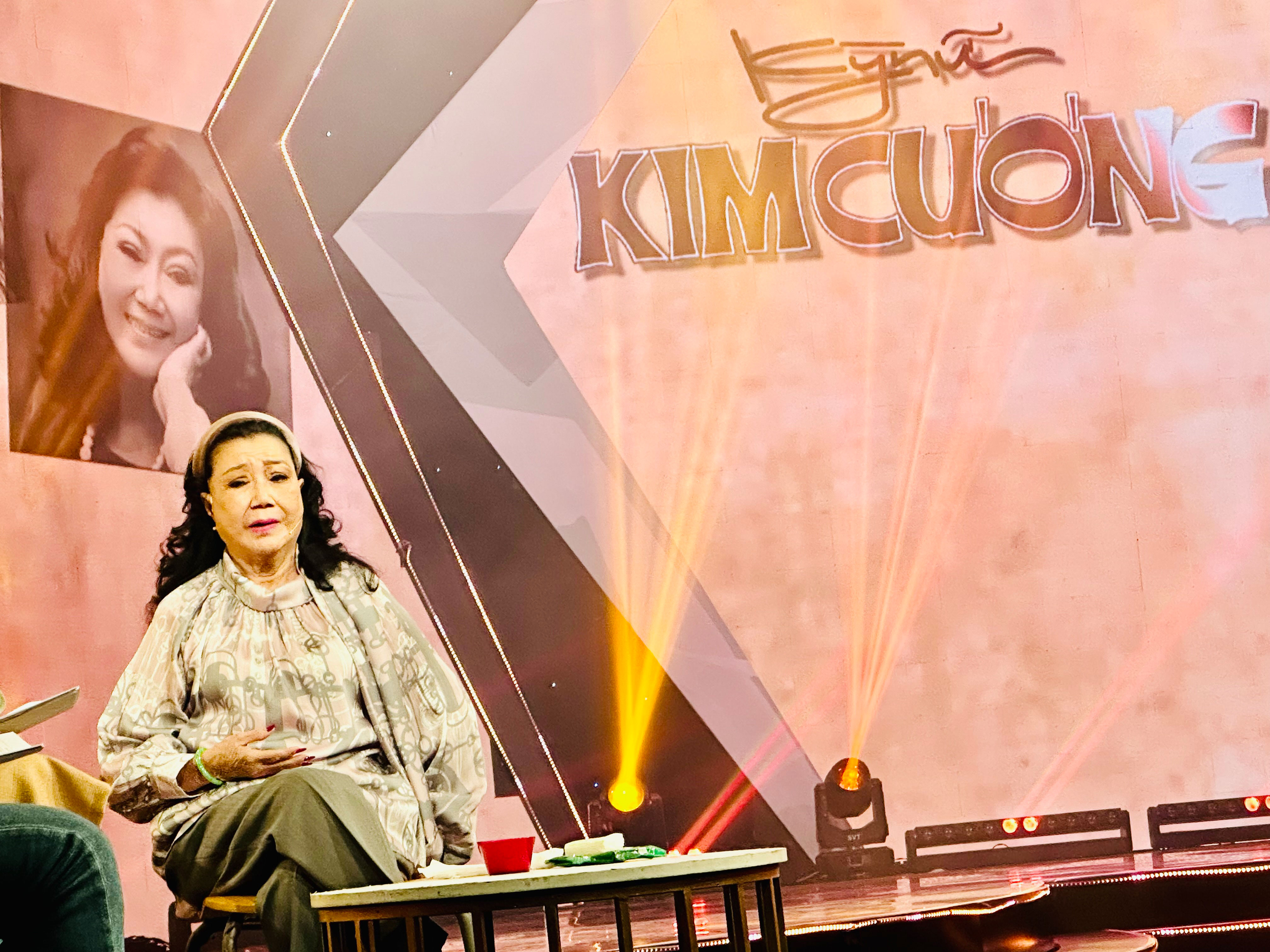 កិត្តិយសសិល្បករប្រជាជន Kim Cuong - រូបថត ១. Vinh danh NSND Kim Cương- Ảnh 1.