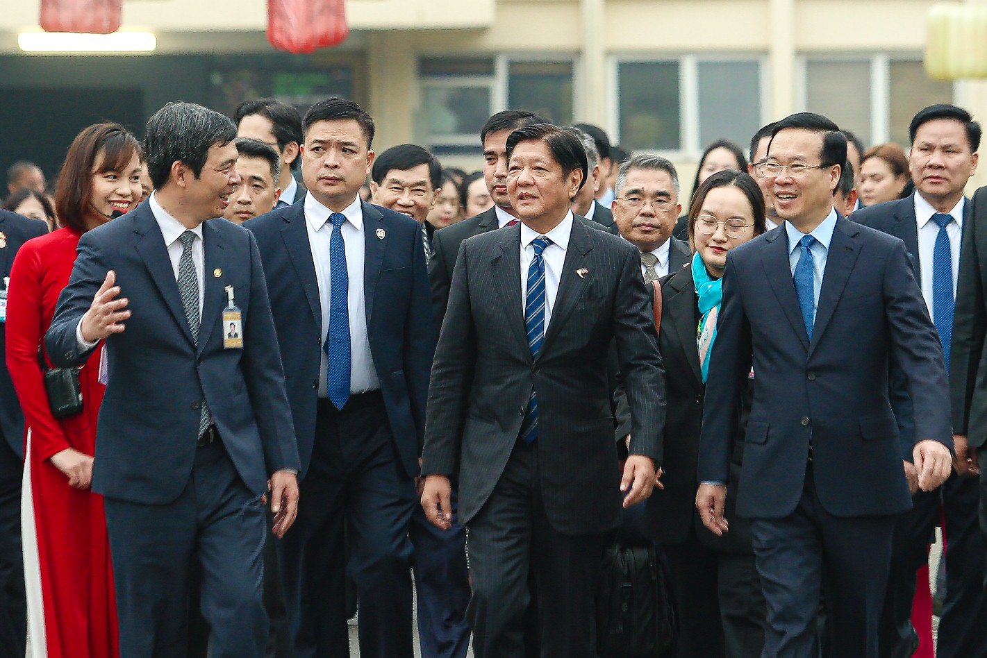 Chủ tịch nước và Tổng thống Philippines thăm không gian Tết Việt tại Hoàng thành- Ảnh 1.