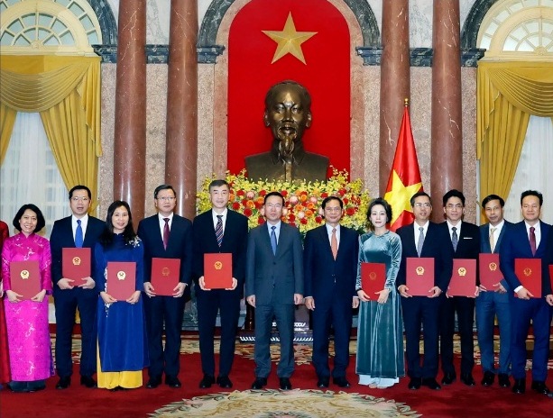 Chủ tịch nước Võ Văn Thưởng trao Quyết định bổ nhiệm các Đại sứ- Ảnh 5.