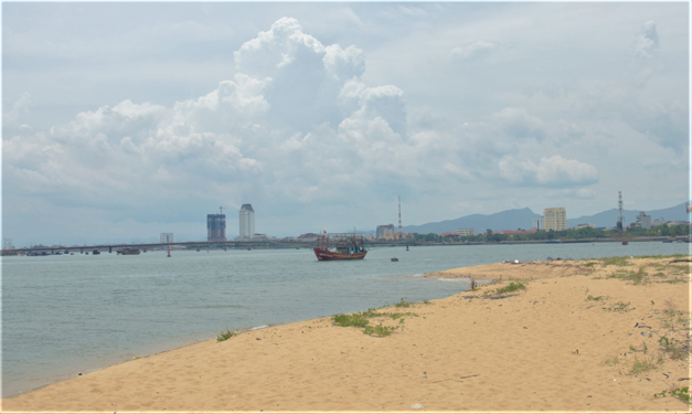 Cửa biển Nhật Lệ (Quảng Bình) bị bồi lấp nghiêm trọng khiến nhiều tàu cá không thể vươn khơi Cửa biển Nhật Lệ (Quảng Bình) bị bồi lấp nghiêm trọng khiến nhiều tàu cá không thể vươn khơi