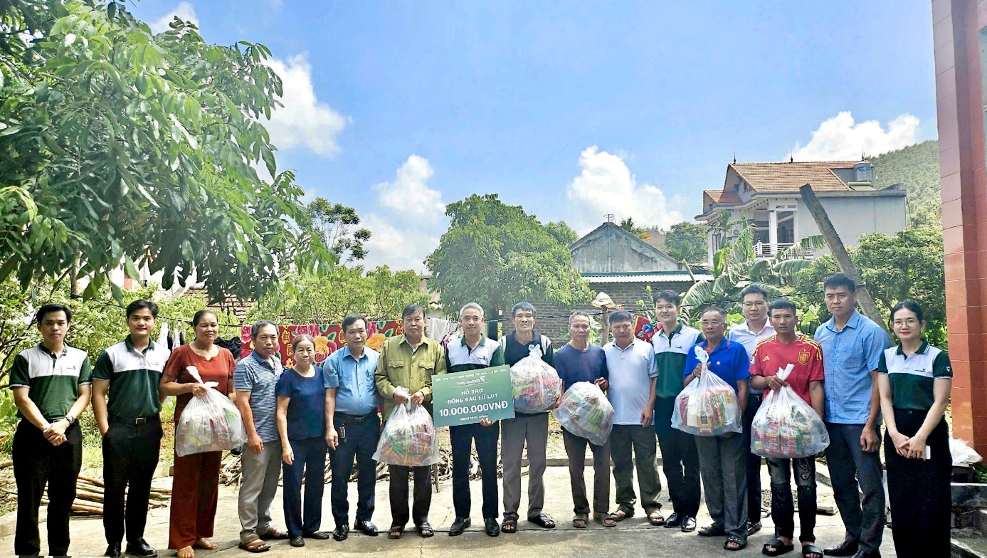 Vietcombank triển khai chính sách giảm lãi suất cho vay để hỗ trợ cá nhân, doanh nghiệp bị ảnh hưởng bởi cơn bão Yagi- Ảnh 2.