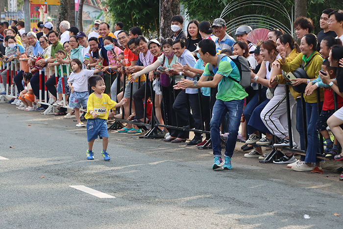 Hơn 2.000 runner nhí “siêu dễ thương” tại giải chạy ở Đồng Tháp- Ảnh 3.