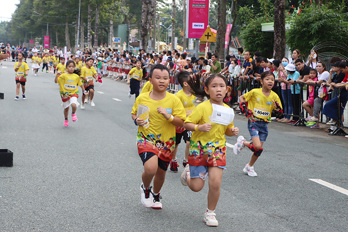 Hơn 2.000 runner nhí “siêu dễ thương” tại giải chạy ở Đồng Tháp- Ảnh 7.