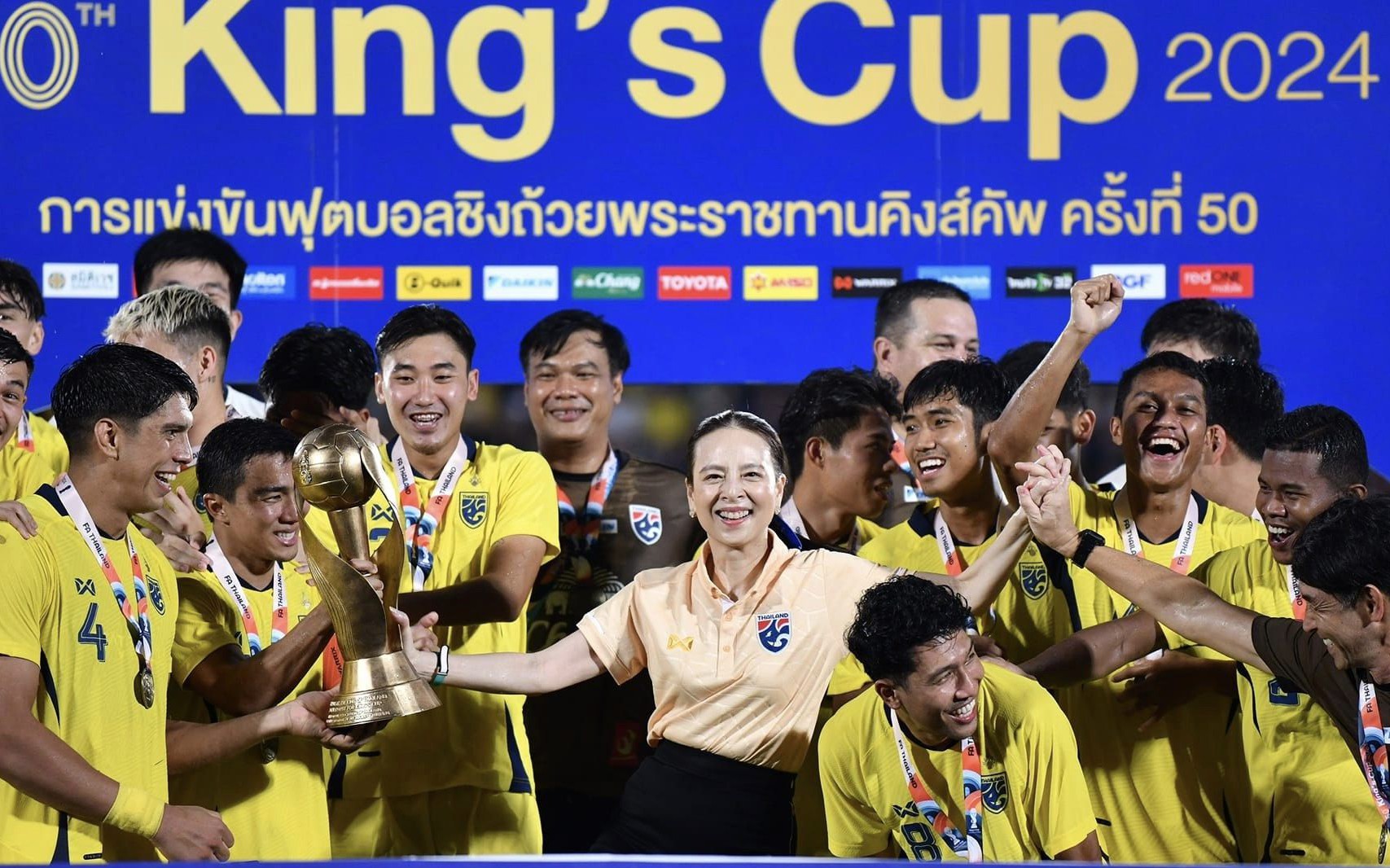 Madam Pang thưởng lớn, Thái Lan lo lắng cho FIFA Days tháng 11