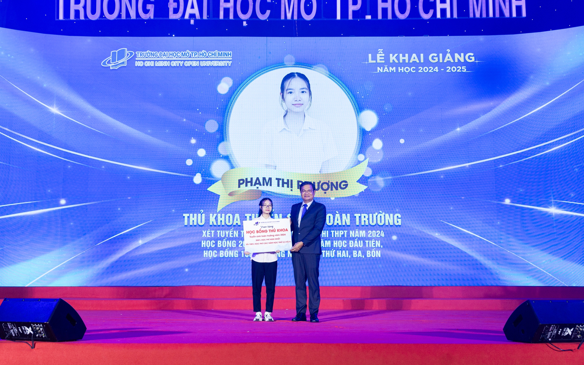 Trường ĐH Mở TP HCM chào đón 5.200 tân sinh viên