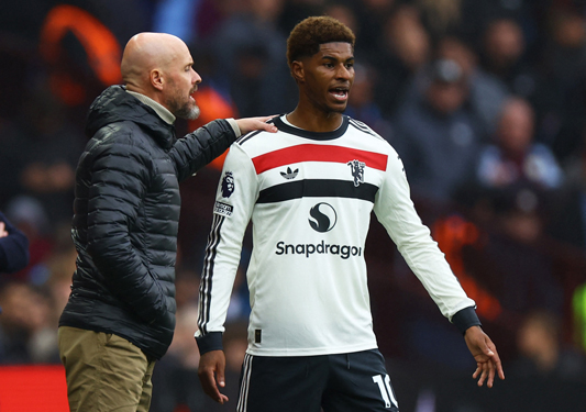 Sức ép đè nặng lên HLV Erik ten Hag và các tiền đạo như Rashford khi 3 trận Man United không ghi bàn và tụt xuống hạng 14 Giải Ngoại hạng Anh.  Ảnh: REUTERS