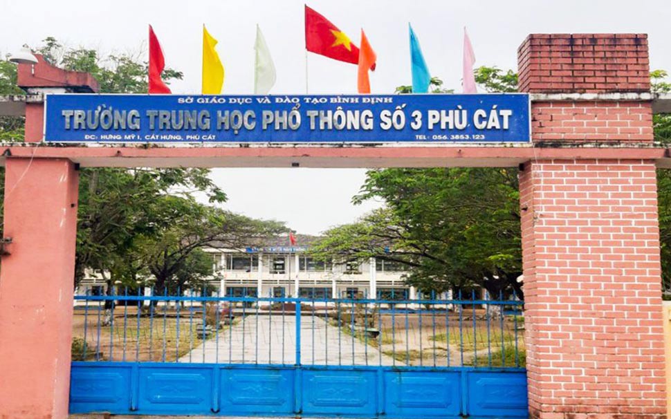 Huy động đóng góp sai quy định, một trường học phải tháo 5 tivi trả phụ huynh