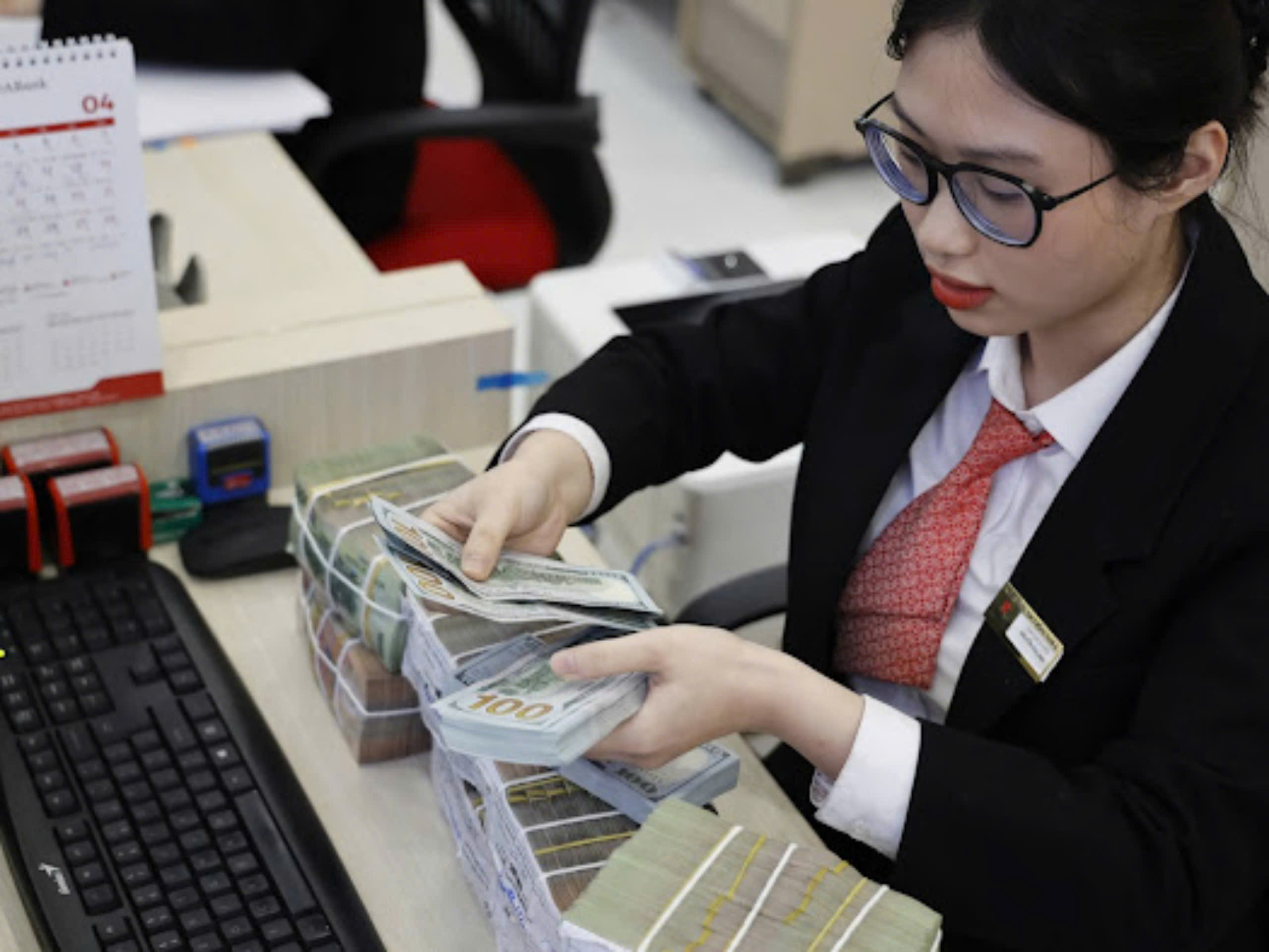 TP HCM sẽ thu hút kiều hối bằng trái phiếu- Ảnh 1. TP HCM sẽ thu hút kiều hối bằng trái phiếu- Ảnh 1.