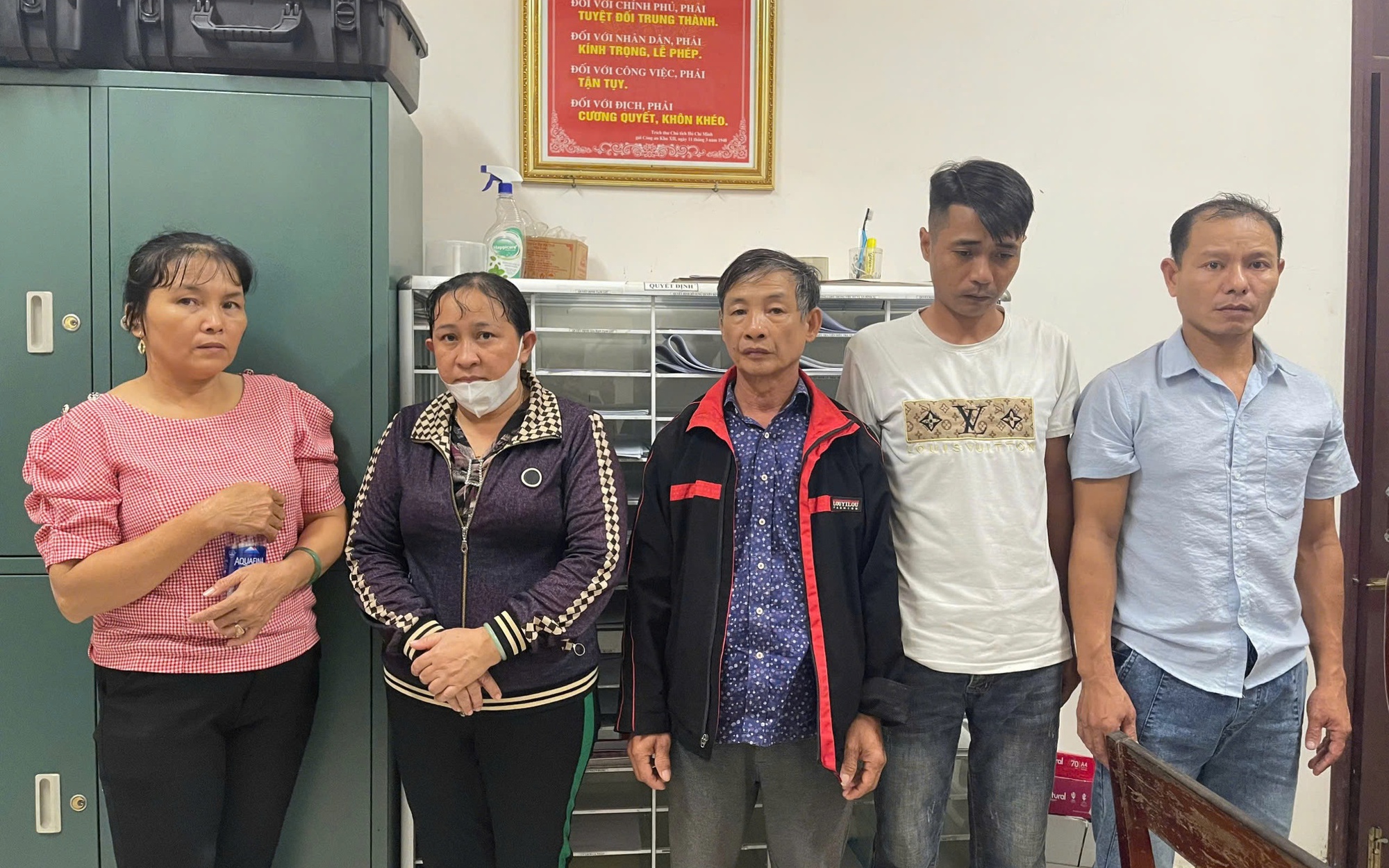 Giả danh nhân viên xổ số, lừa 1,4 tỉ đồng bằng chiêu “cho số độc quyền” - Ảnh 2.